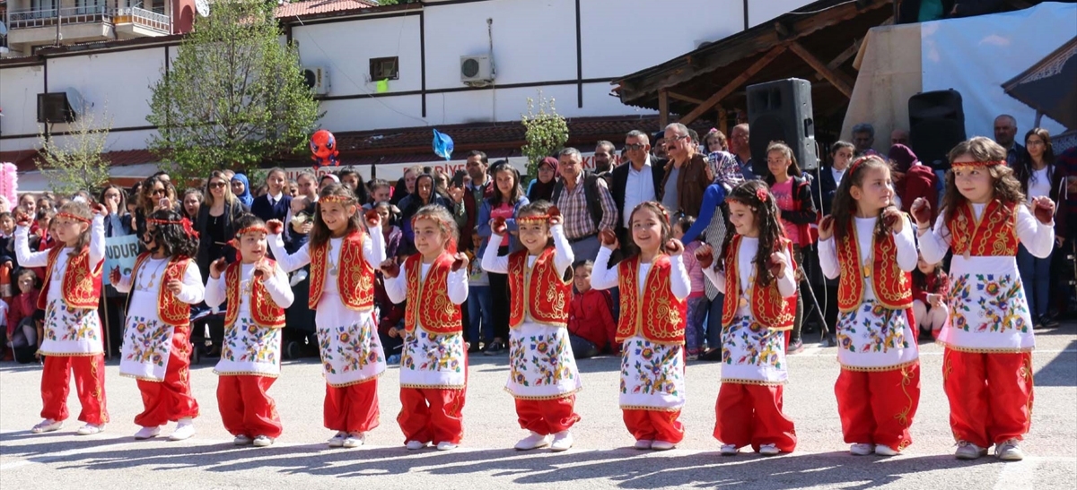 Mudurnu'da 23 Nisan Ulusal Egemenlik ve Çocuk Bayramı