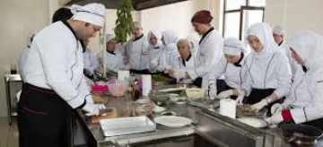 Aşçı adayları, aşçı keplerini alt sınıflara teslim etti