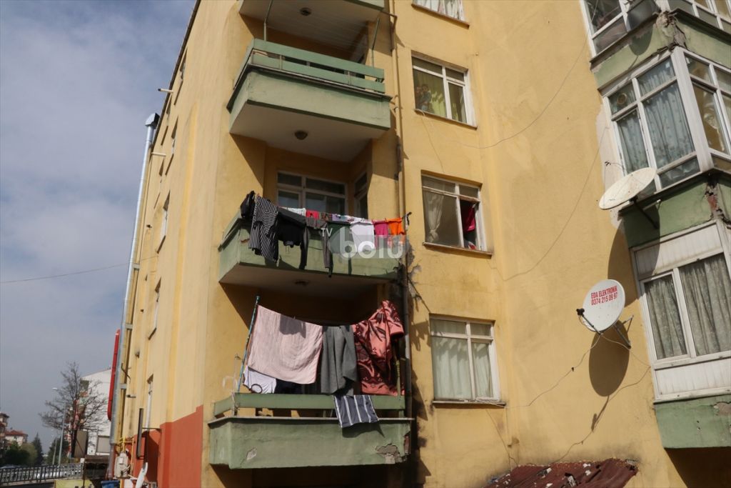 Bolu'da 1 Yaşındaki Çocuk Balkondan Düştü