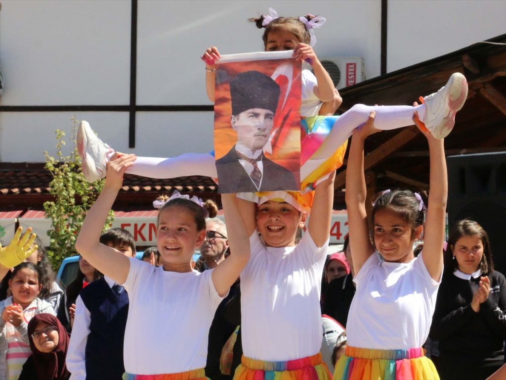 Mudurnu'da 23 Nisan Ulusal Egemenlik ve Çocuk Bayramı