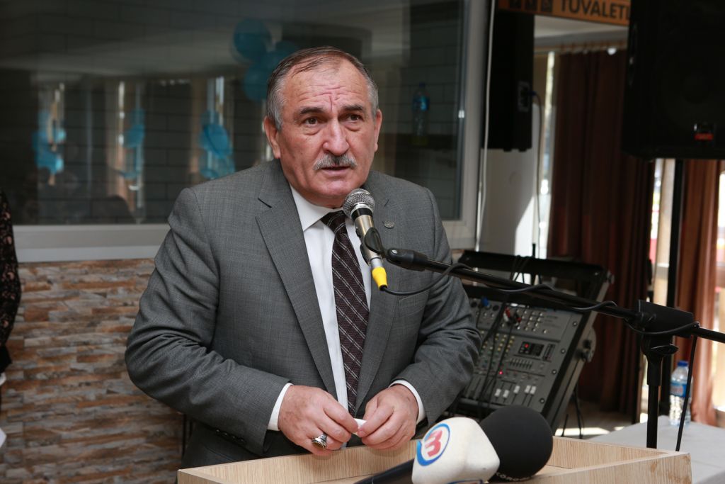 OTİZMLİ BİREYLER FARKINDALIK YEMEĞİNDE BULUŞTU