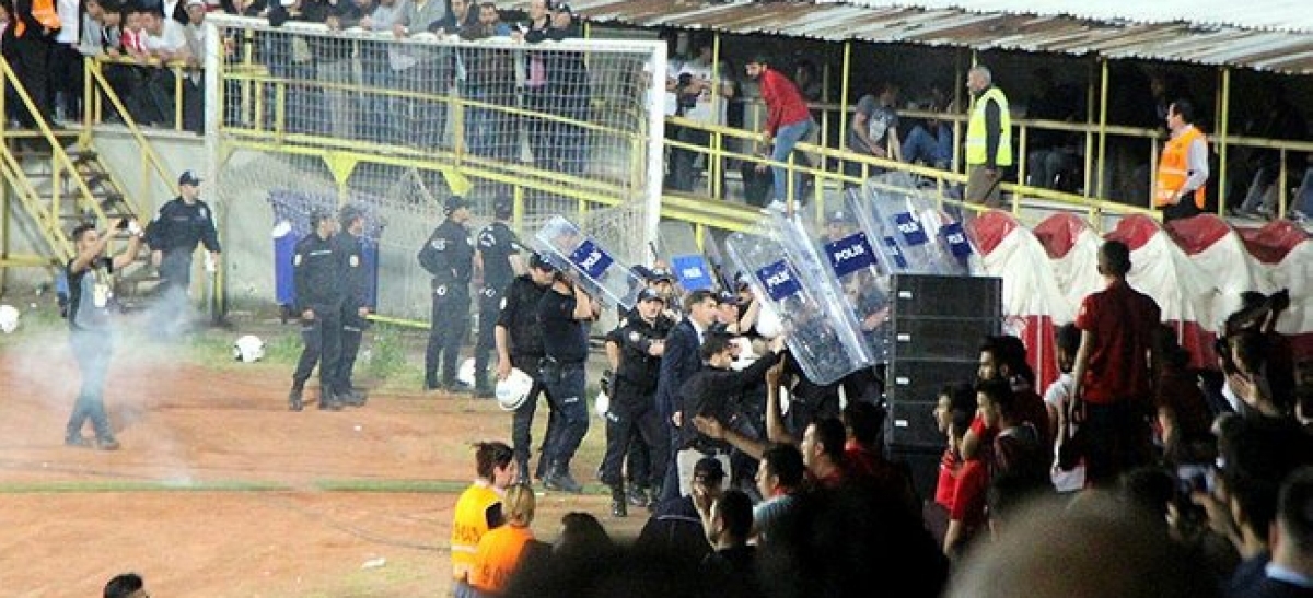 BOLUSPOR'A 3 MAÇ SEYİRCİSİZ OYNAMA CEZASI