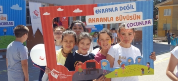 Ekranla Değil Akranla Büyüsün Çocuklar"