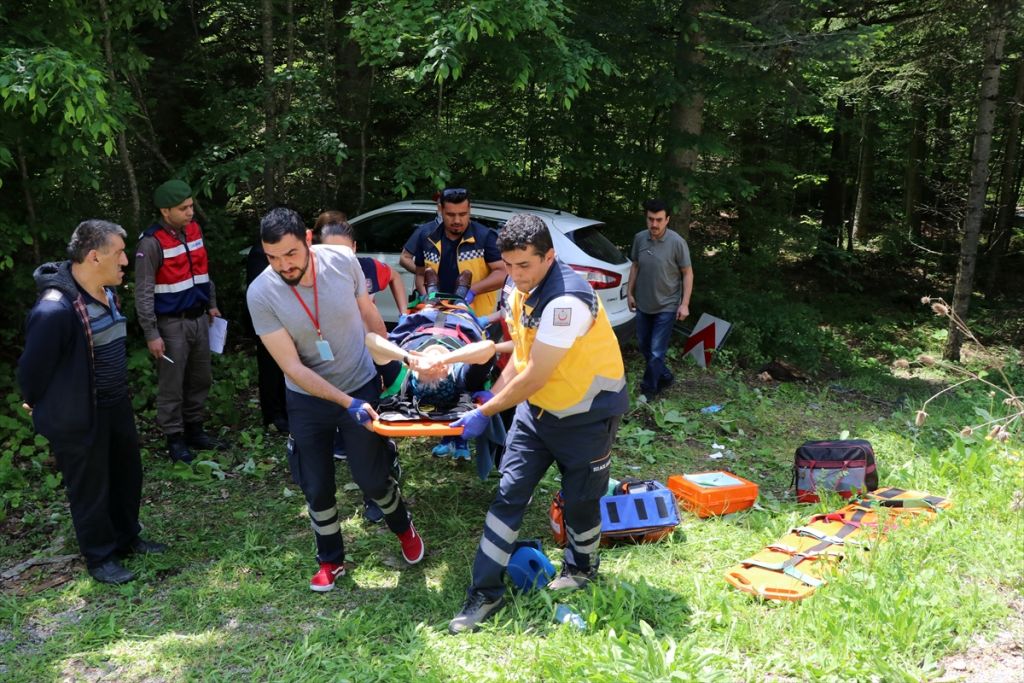 Abant yolunda trafik kazası: 3 yaralı