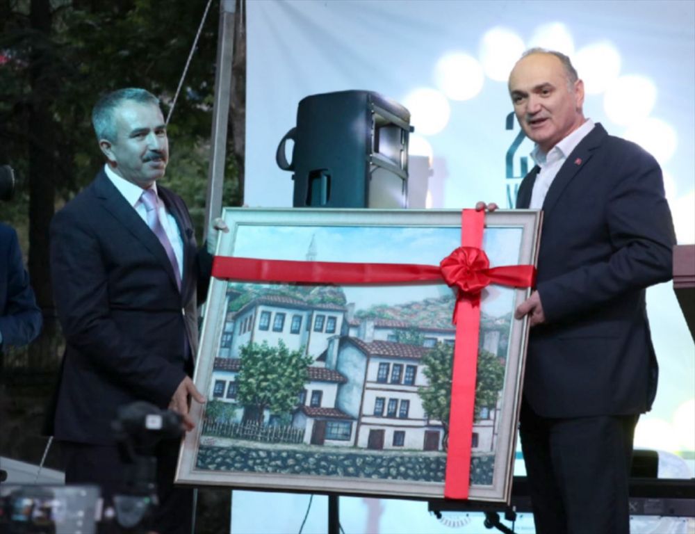 BAKAN ÖZLÜ GÖYNÜK'TE KONUŞTU