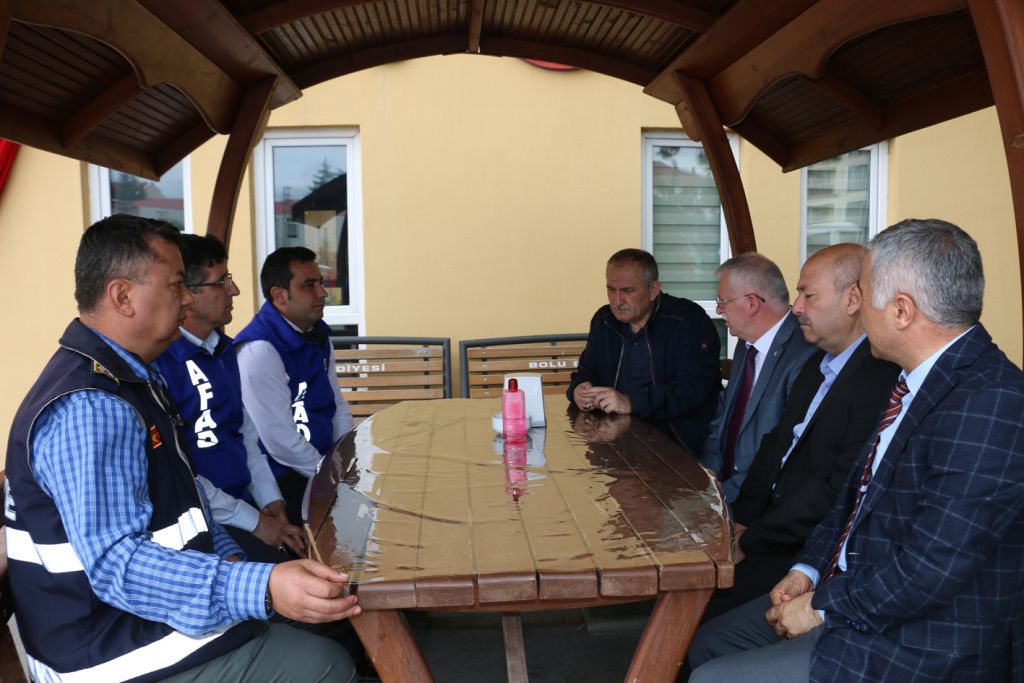 Bolu Belediye Başkanı Yılmaz, taziyeleri kabul ediyor