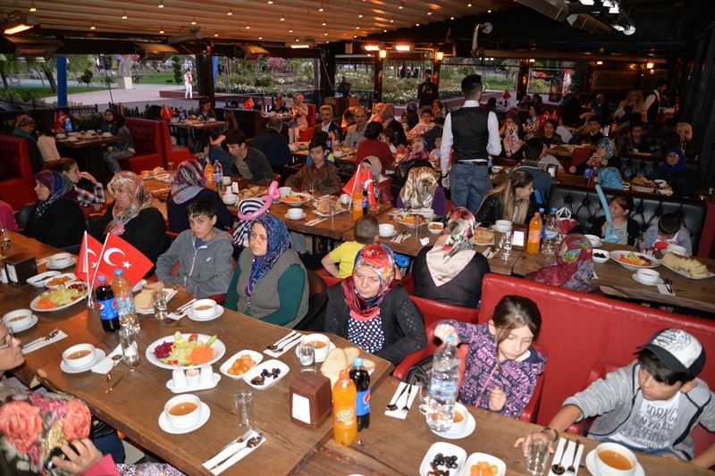 ÇOCUKLAR İLE İFTAR AÇILDI