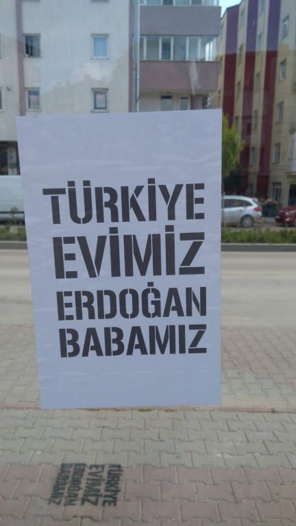 EVİMİZ TÜRKİYE BABAMIZ ERDOĞAN