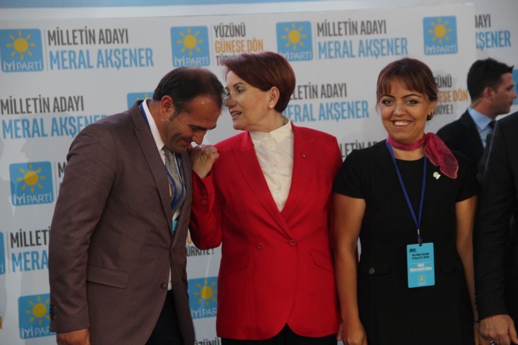 İYİ PARTİLİLER ÇOK MUTLU