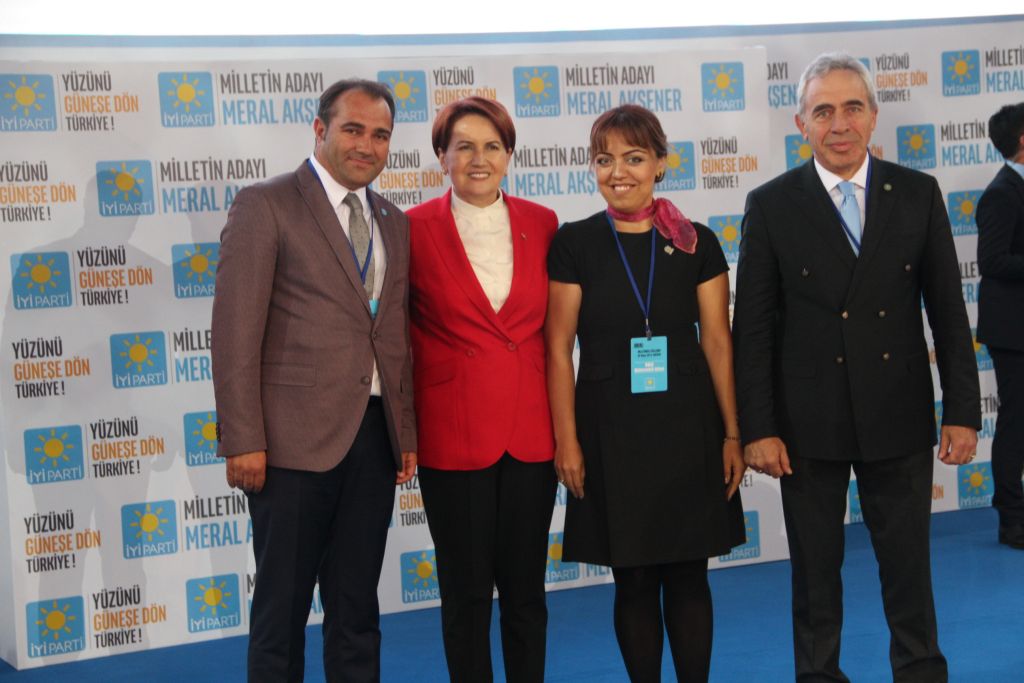 İYİ PARTİLİLER ÇOK MUTLU