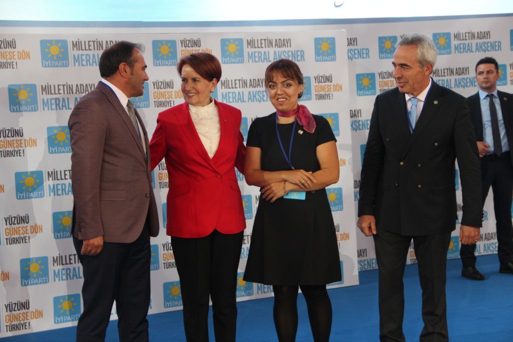 İYİ PARTİLİLER ÇOK MUTLU