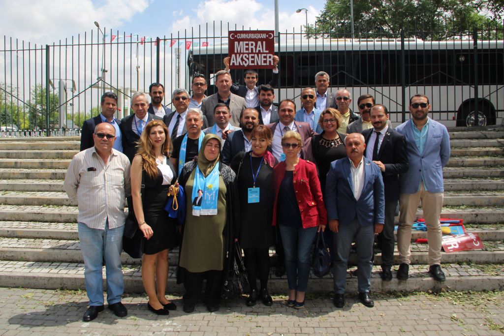 İYİ PARTİLİLER ÇOK MUTLU