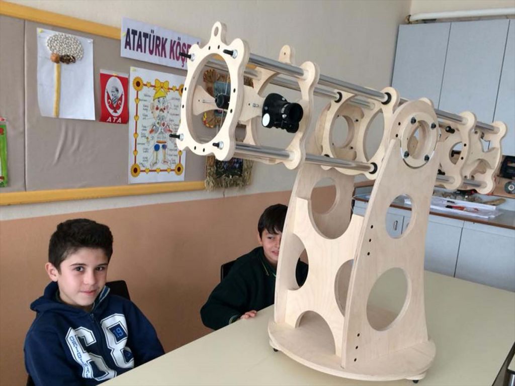 Öğretmenleriyle kendi teleskoplarını yaptılar