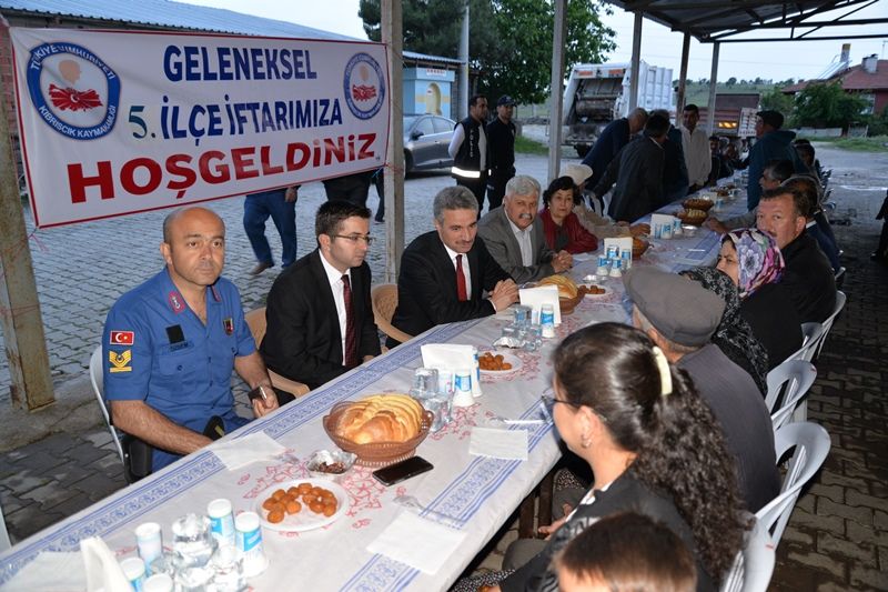 VALİ BARUŞ KIBRISCIK HALKI İLE İFTARINI AÇTI