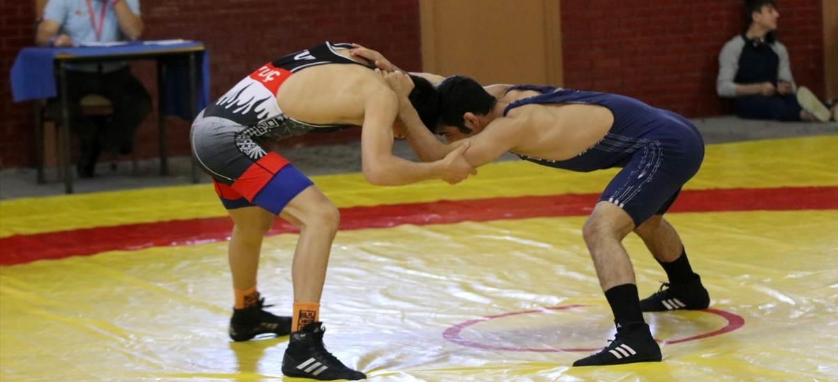 Yıldız milli güreşçilerin Bolu'da kampa girdi