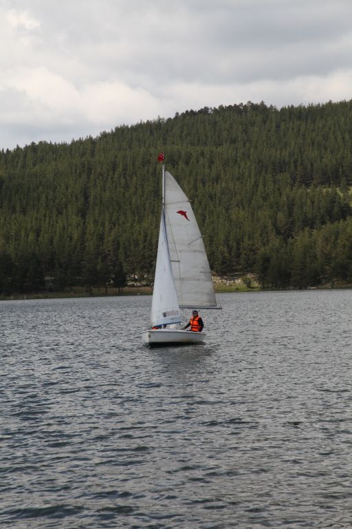 1500 RAKIMLI GÖLDE YELKEN AÇIYOR