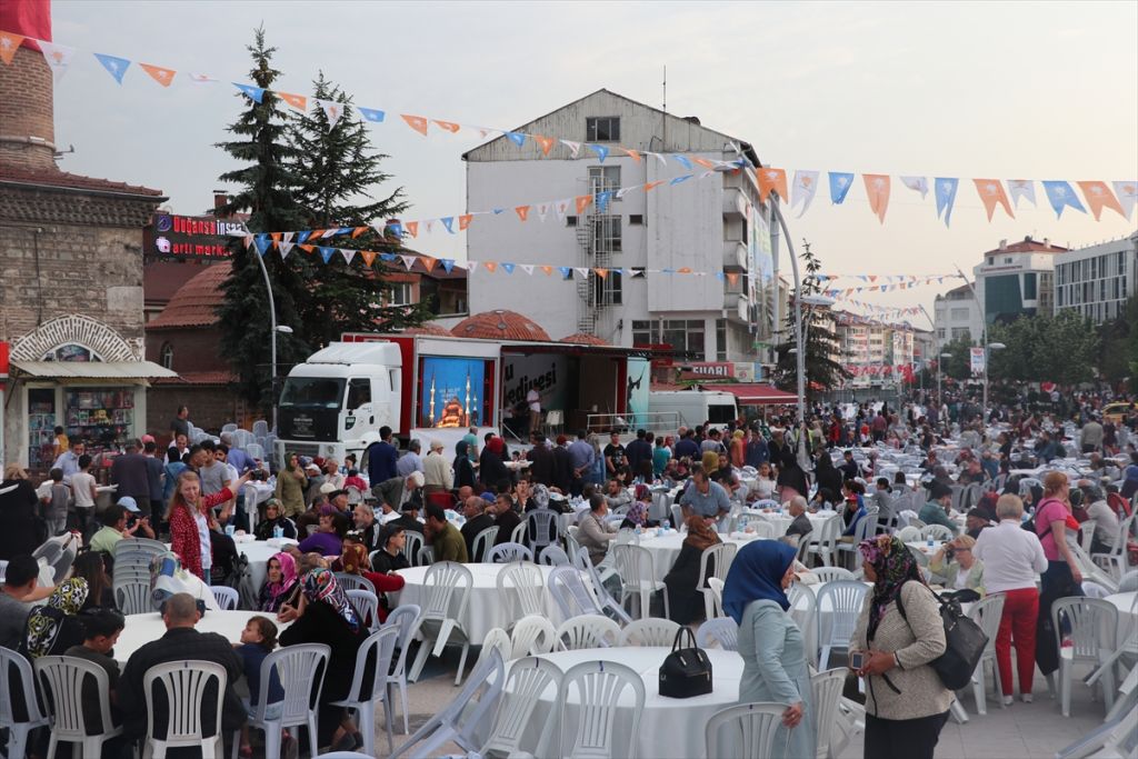 20 BİN KİŞİ İFTAR SOFRASINDA BULUŞTU