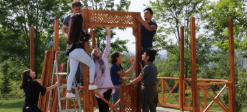 ÖĞRENCİLER, OKUL BAHÇESİNE KAMELYA YAPTI