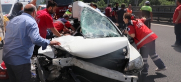 Otomobille TIR çarpıştı: 1 ölü 2 yaralı