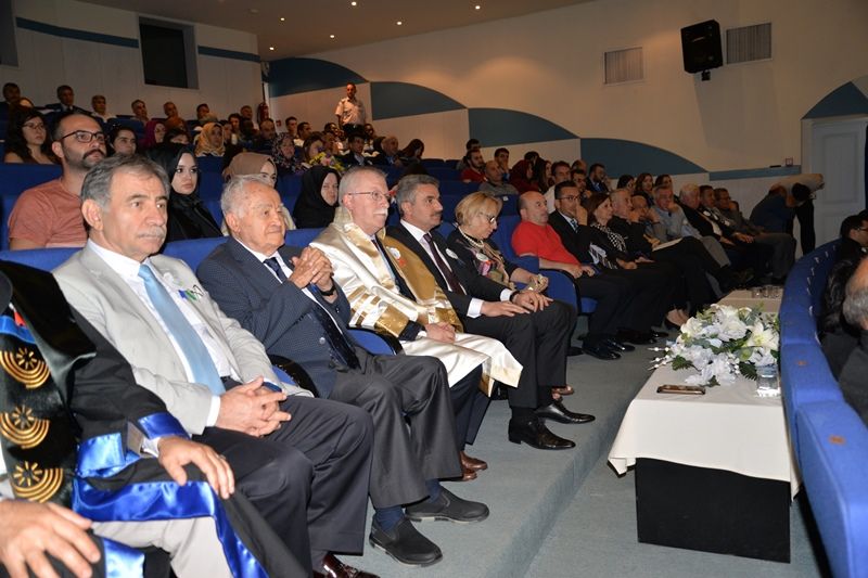 BAİBÜ'DE BÖLÜM BİRİNCİLERİ ÖDÜLLENDİRİLDİ