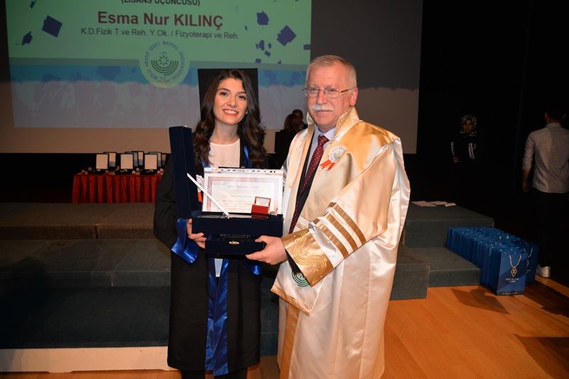 BAİBÜ'DE BÖLÜM BİRİNCİLERİ ÖDÜLLENDİRİLDİ