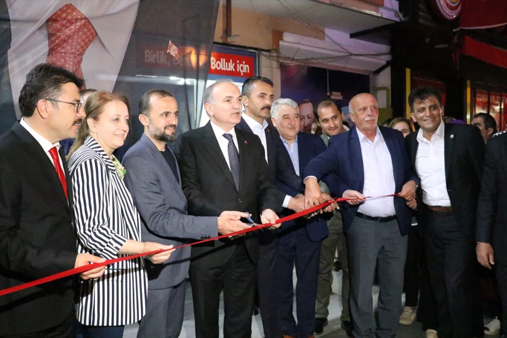 Bakan Özlü, mahalle iftarına katıldı