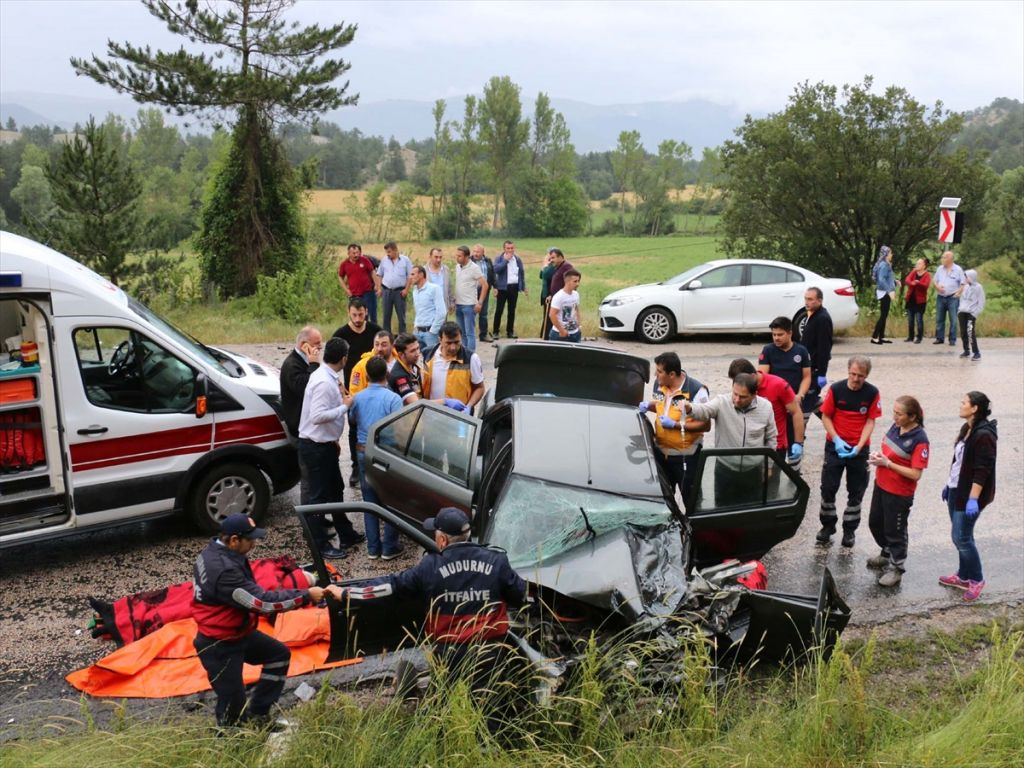 Bayramda yollar yine kan gölü