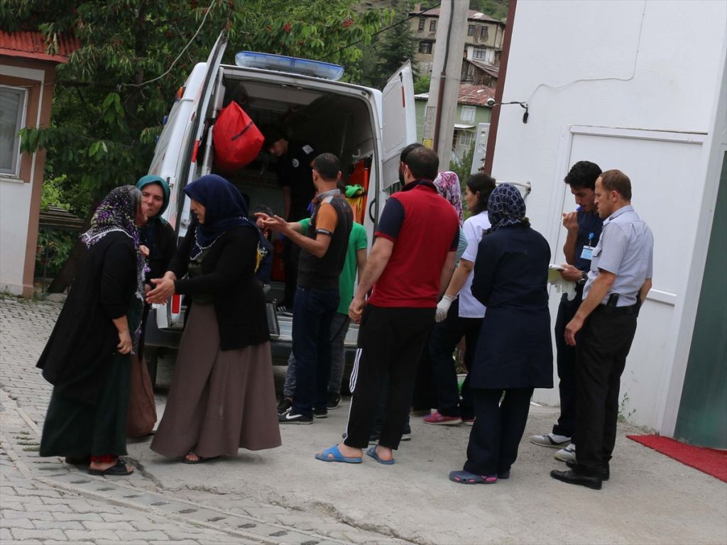 Bolu'da otomobil şarampole devrildi: 5 yaralı