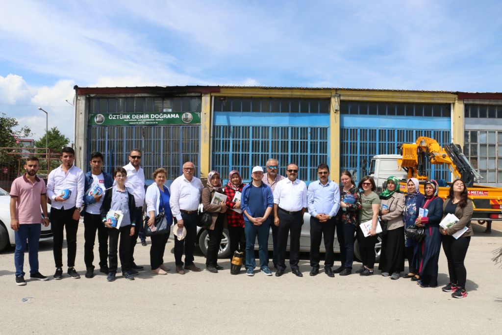 Esnaftan Ak Parti'ye pankartlı destek