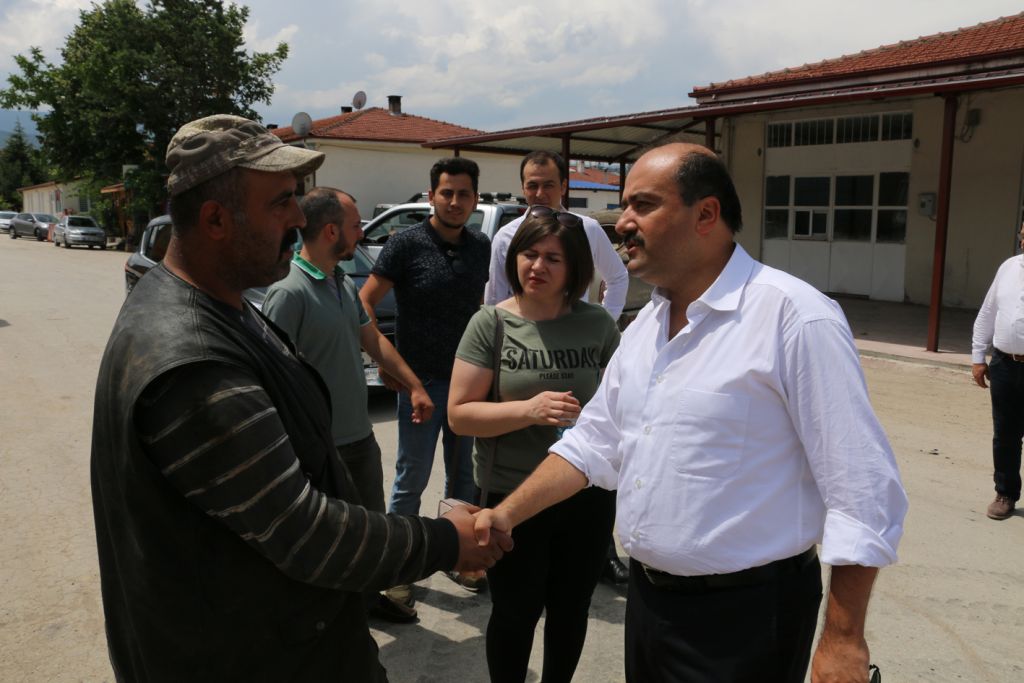 Esnaftan Ak Parti'ye pankartlı destek