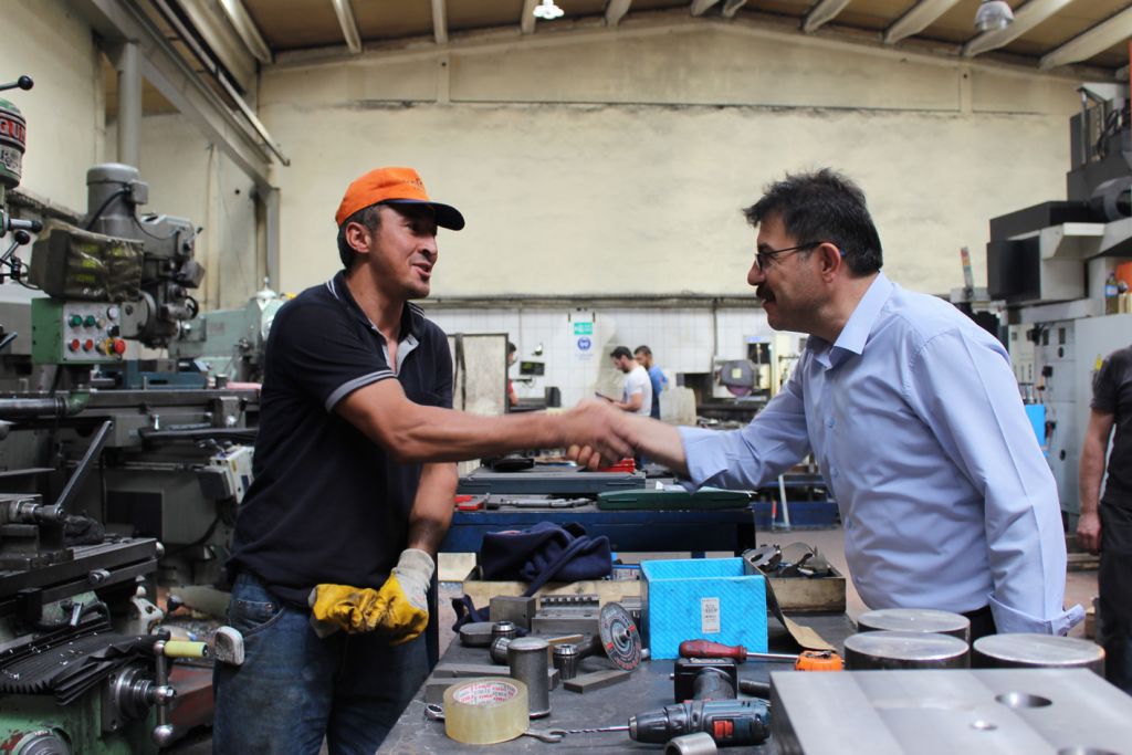 Esnaftan Ak Parti'ye pankartlı destek