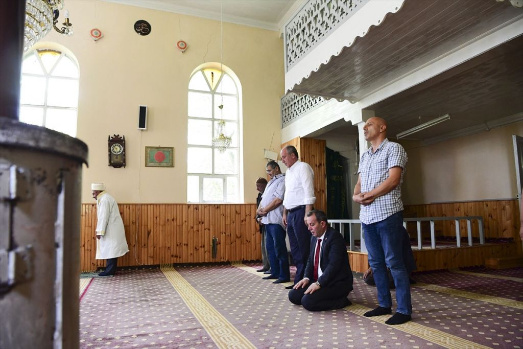 İnce, cuma namazını Bolu'da kıldı