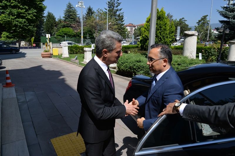 KARABÜK VALİSİ ÇEBER'DEN BOLU VALİSİ BARUŞ'A ZİYARET