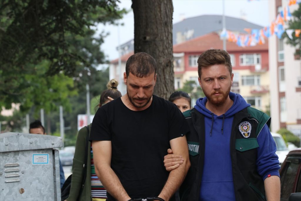 Karı koca uyuşturucu ile yakalandı