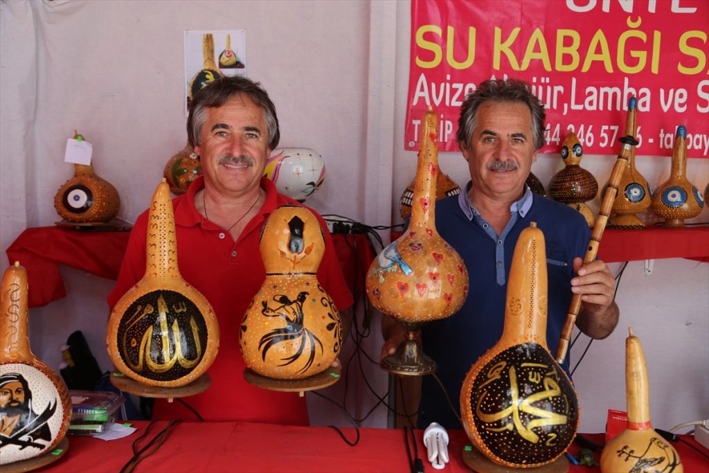 Ordulu ikiz kardeşler su kabağını sanata çeviriyor