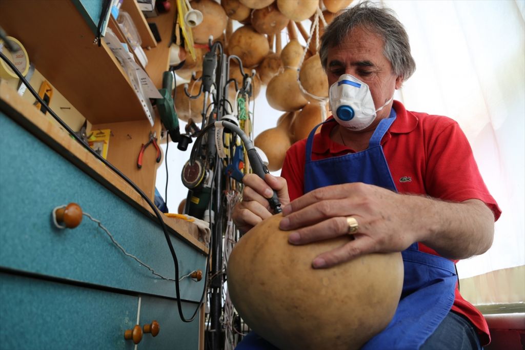 Ordulu ikiz kardeşler su kabağını sanata çeviriyor