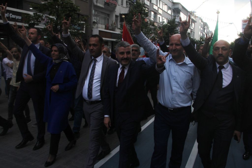 ÜLKÜCÜLERDEN ZAFER EĞLENCESİ