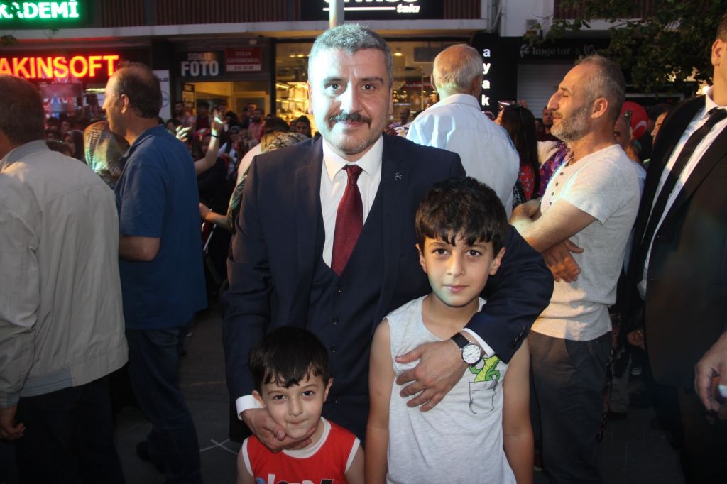 ÜLKÜCÜLERDEN ZAFER EĞLENCESİ