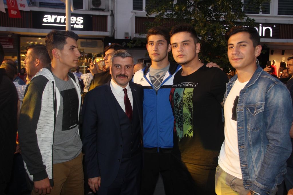 ÜLKÜCÜLERDEN ZAFER EĞLENCESİ