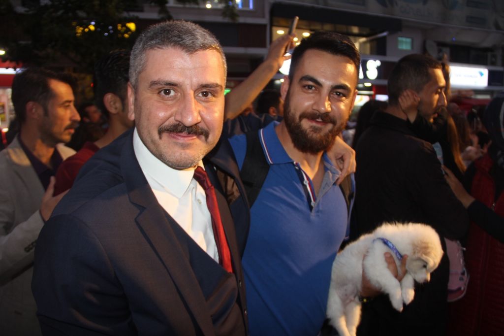 ÜLKÜCÜLERDEN ZAFER EĞLENCESİ