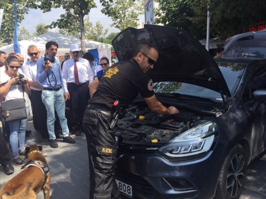 Uyuşturucuyla mücadele için stantlar kuruldu