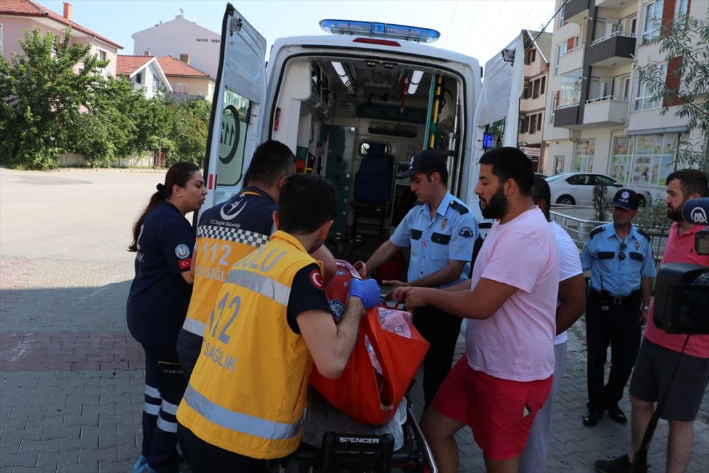 Yaşlı kadının yardımına itfaiye ekipleri yetişti