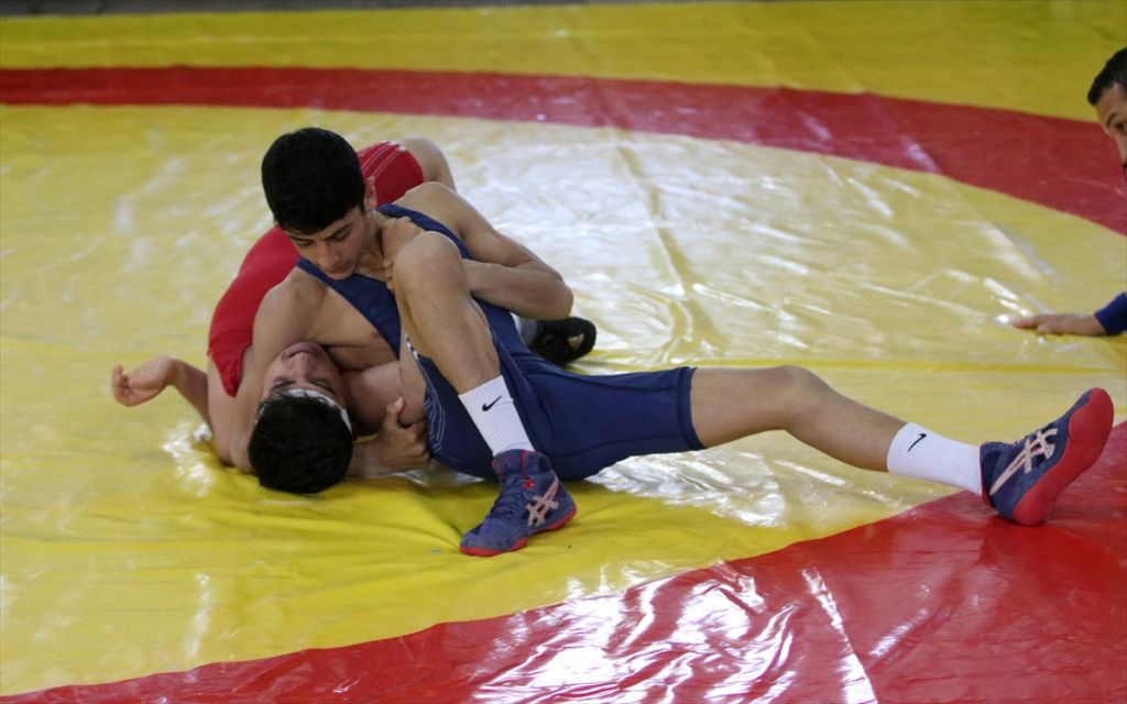 Yıldız milli güreşçilerin Bolu'da kampa girdi