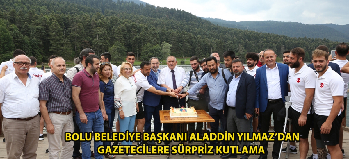 Bolu Belediye Başkanı Alaaddin Yılmaz'dan gazetecilere sürpriz kutlama