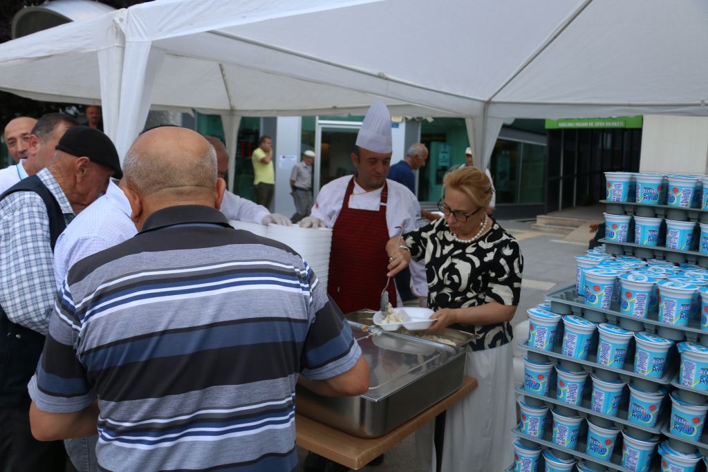 15 Temmuz Şehitleri için pilav dağıtıldı