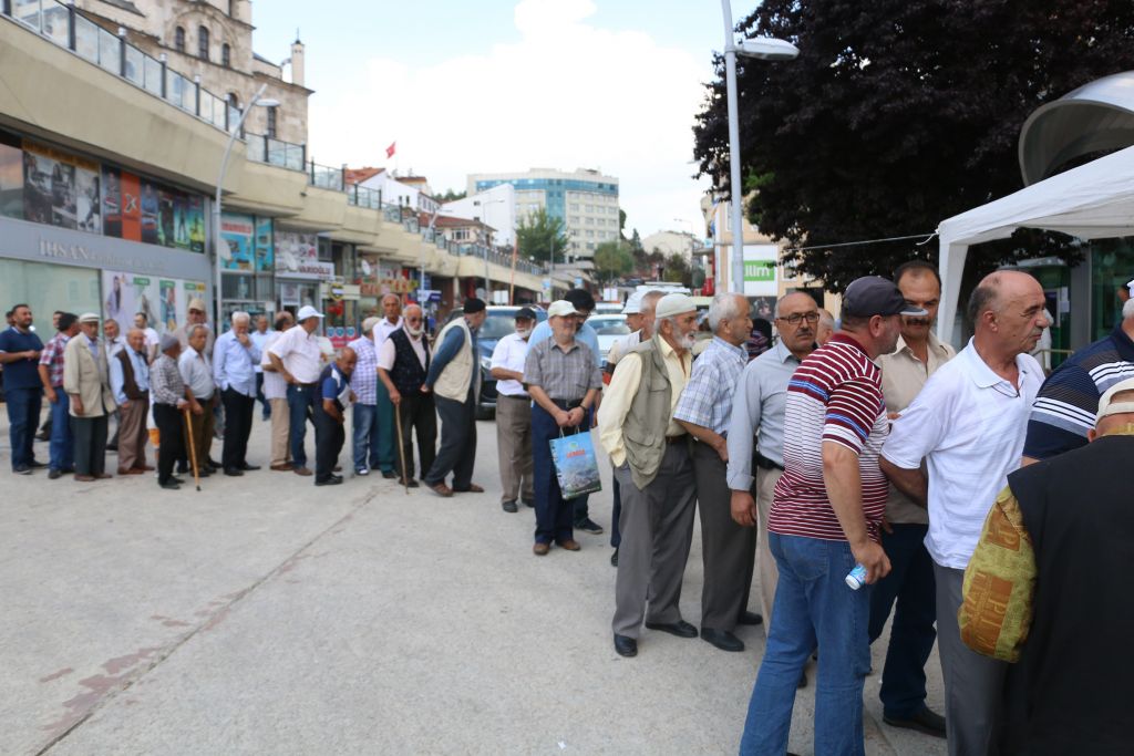 15 Temmuz Şehitleri için pilav dağıtıldı