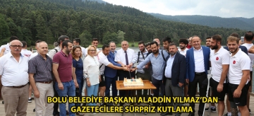 Bolu Belediye Başkanı Alaaddin Yılmaz'dan gazetecilere sürpriz kutlama