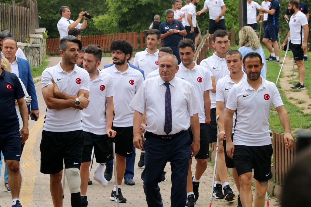 Ampute Milli Futbol takımı, tabiat parkını gezdi