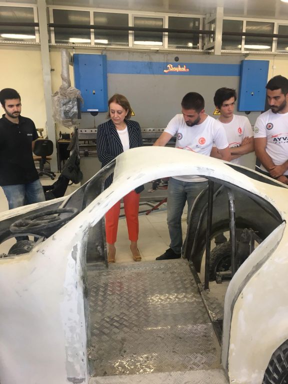 Arzu Aydın'dan genç mühendislere destek