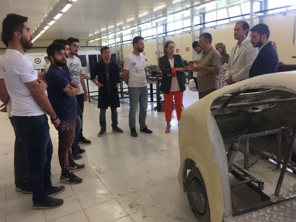 Arzu Aydın'dan genç mühendislere destek